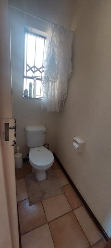 5 Bedroom Property for Sale in Riviera Park North West